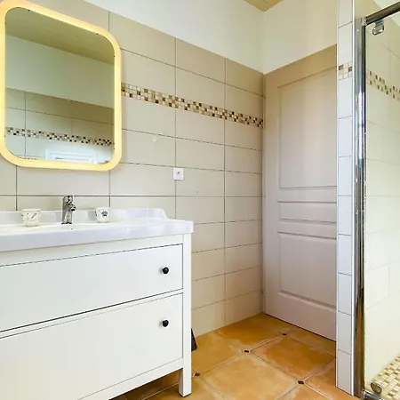 Villa A Proximite Du Centre Village, Charmante Maison Entierement Renovee *