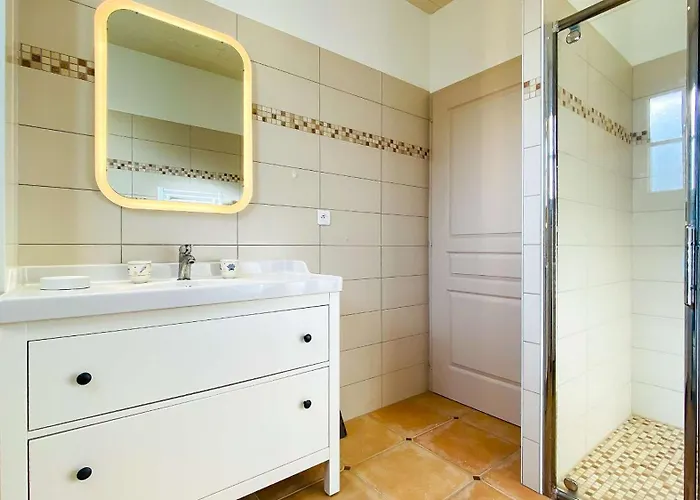 Villa A Proximite Du Centre Village, Charmante Maison Entierement Renovee *