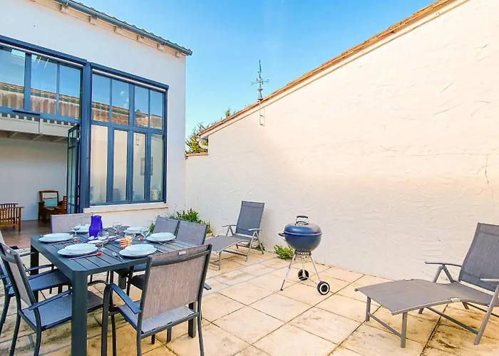 A Proximite Du Centre Village, Charmante Maison Entierement Renovee Villa